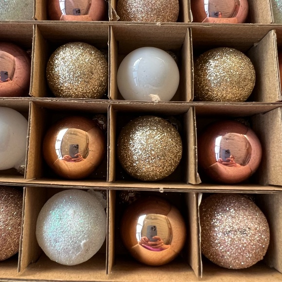 25 Mini Glass Christmas Ornaments Rose Gold White Shiny & Glitter Opalescent - Picture 9 of 10